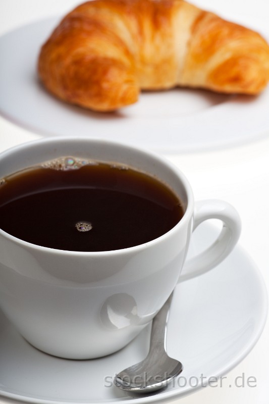 _MG_0810_croissant_coffee.jpg - croissant and a cup of coffee